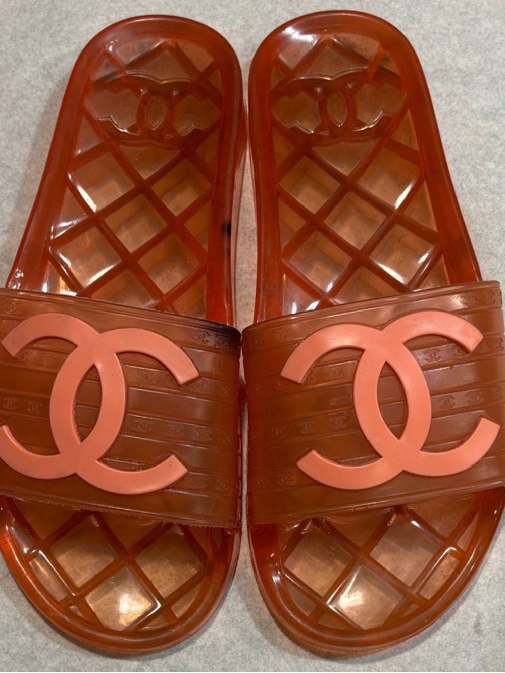 CHANEL translucent Coral slide sandals with CC logo